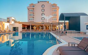 Q Ella Beach Hotel